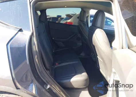 2022 Tesla Model Y Performance Dual Motor All-Wheel Drive z USA, uszkodzony, nr VIN 7SAYGDEF6NF337139